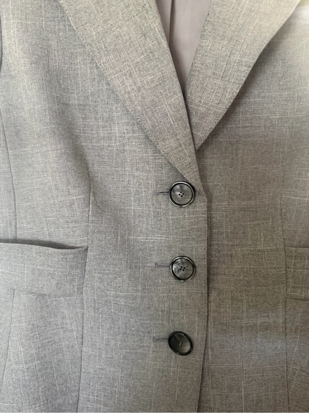Kasper Light Gray Women's Two-Piece Pant Suit - Tailored Blazer & Straight Pants - Picture 2 of 8